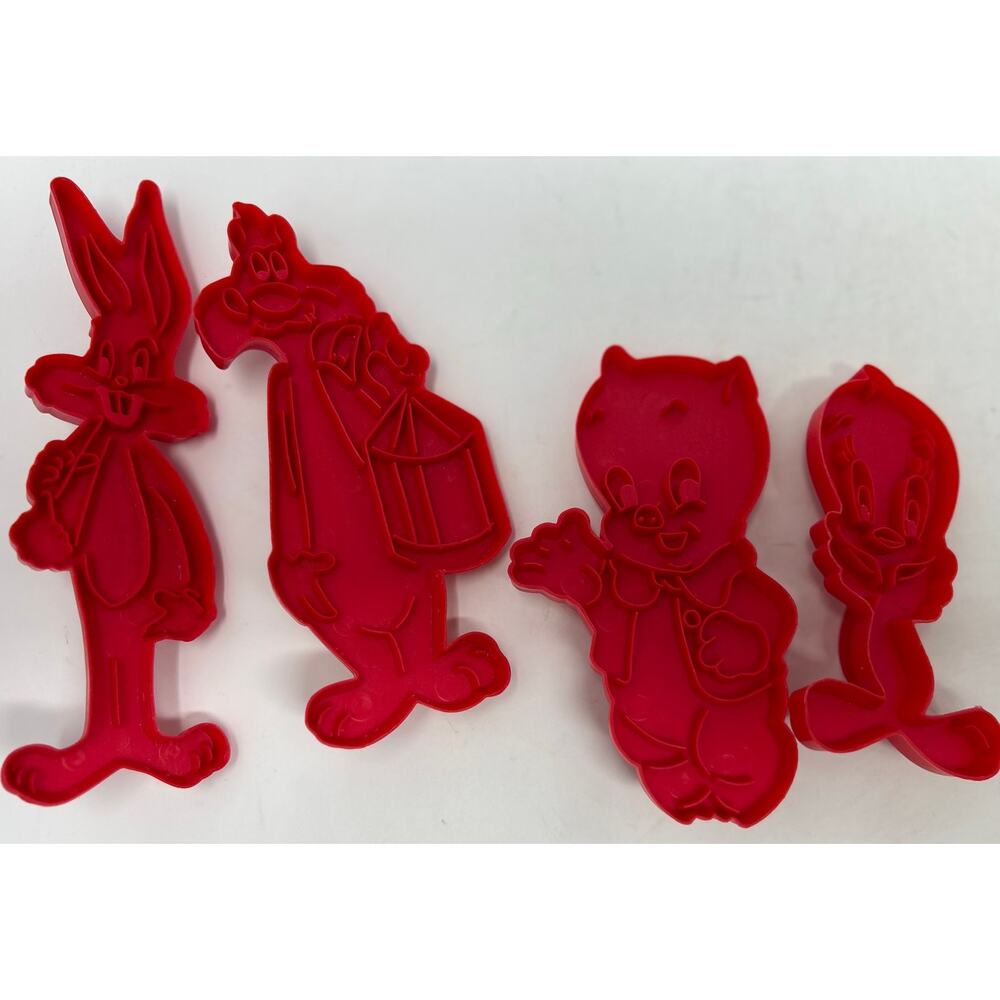 Warner Bros. Plastic Red Looney Tunes Tweety Bugs Bunny Porky Pig Sylvester
